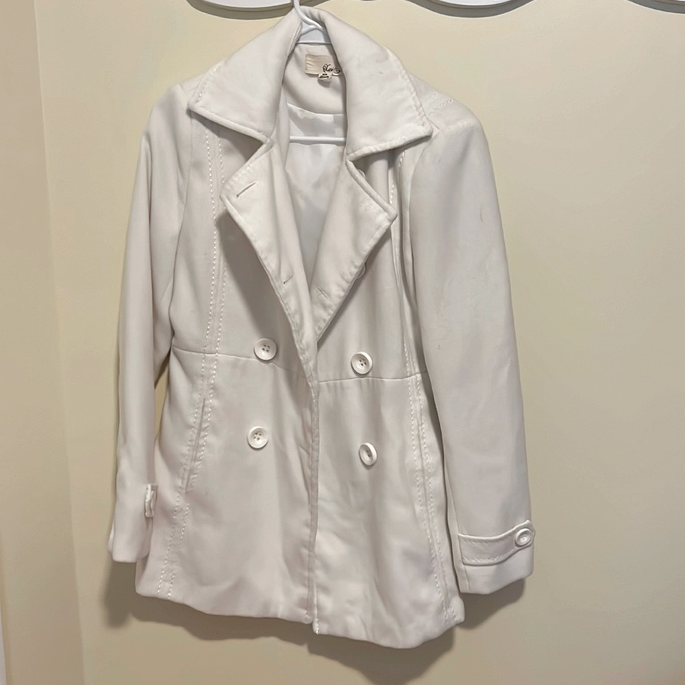 White pea coat size medium gently used, perfect condition.